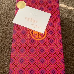 Cute black leather Tory Burch sandal never worn.